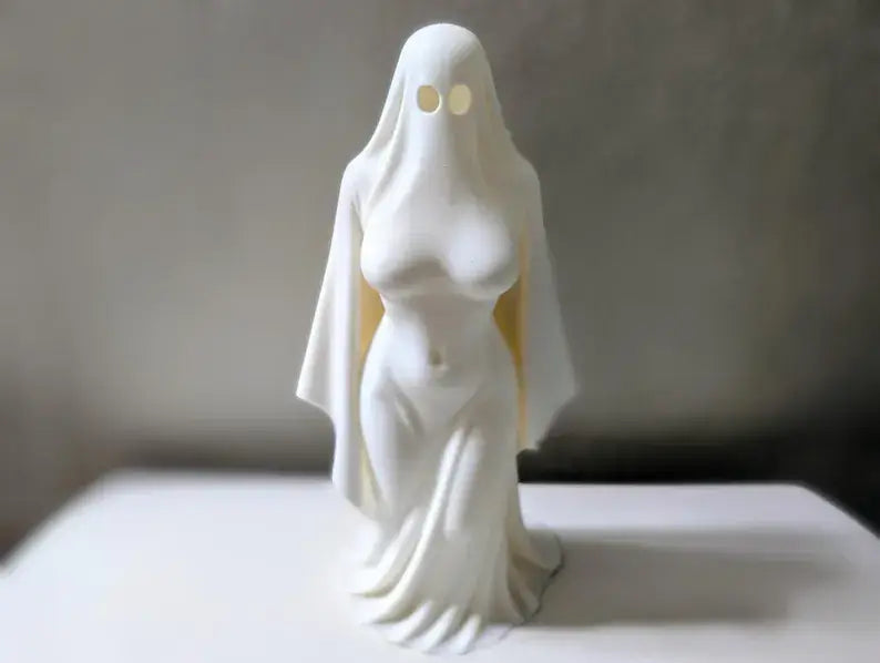 Petite - Élégance envoûtante – Figurine de la Dame Fantôme ( Par Deadmoon Designs )