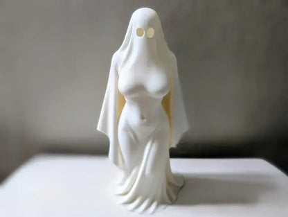 Grande - Élégance envoûtante – Figurine de la Dame Fantôme ( Par Deadmoon Designs )